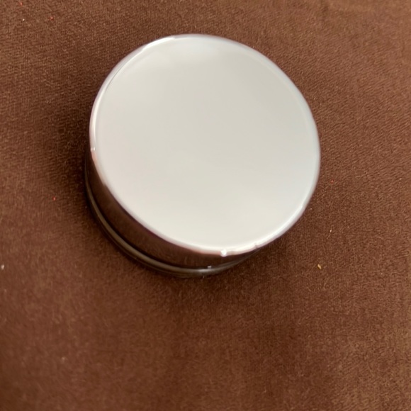 Kylie cosmetics holiday edition yellow gold eyeshadow - Picture 5 of 7